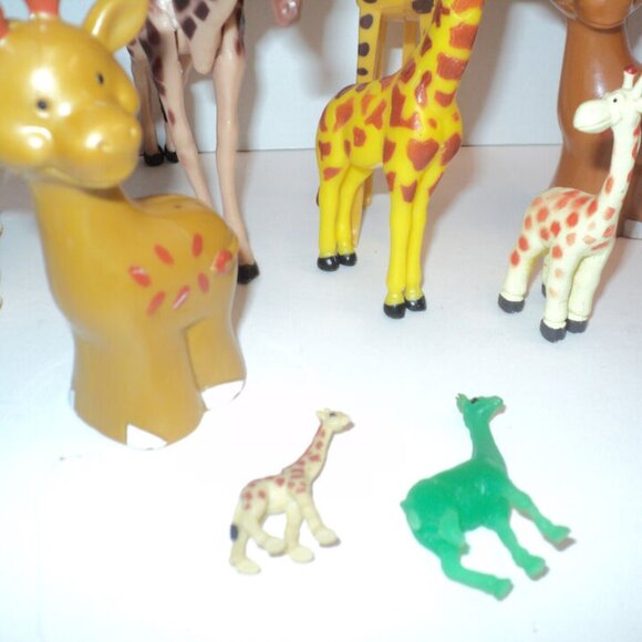 Lot of 9 Giraffes, 1 Schleich 2015 & 8 others Toys Zoo Wild Animals Collectibles - Picture 4 of 4